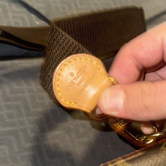 Louis v suit bag - Picture 2 of 5